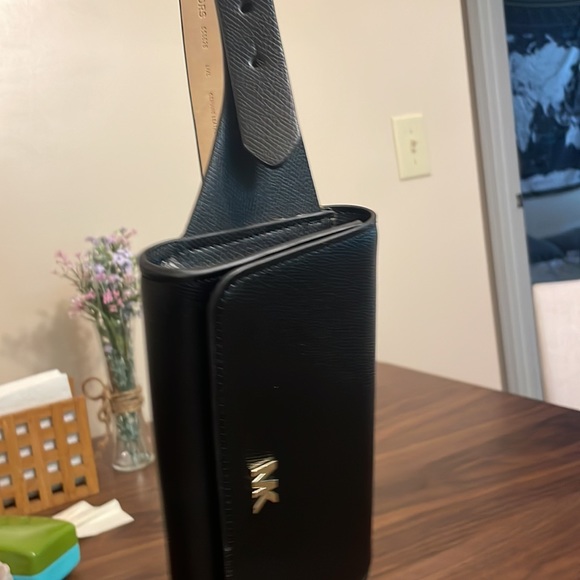 Michael Kors belted wallet - Picture 5 of 5